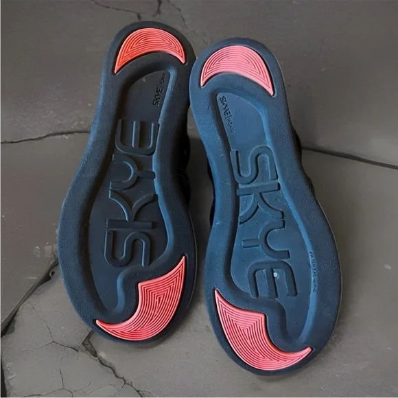 SKYE  Powll EL Slip-On Sneakers Mens 7 Women 8.5 Black Walking Casual VEGAN - Picture 4 of 6